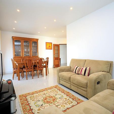 C23 - Parkway Entrance Apartment In Лагос Екстериор снимка