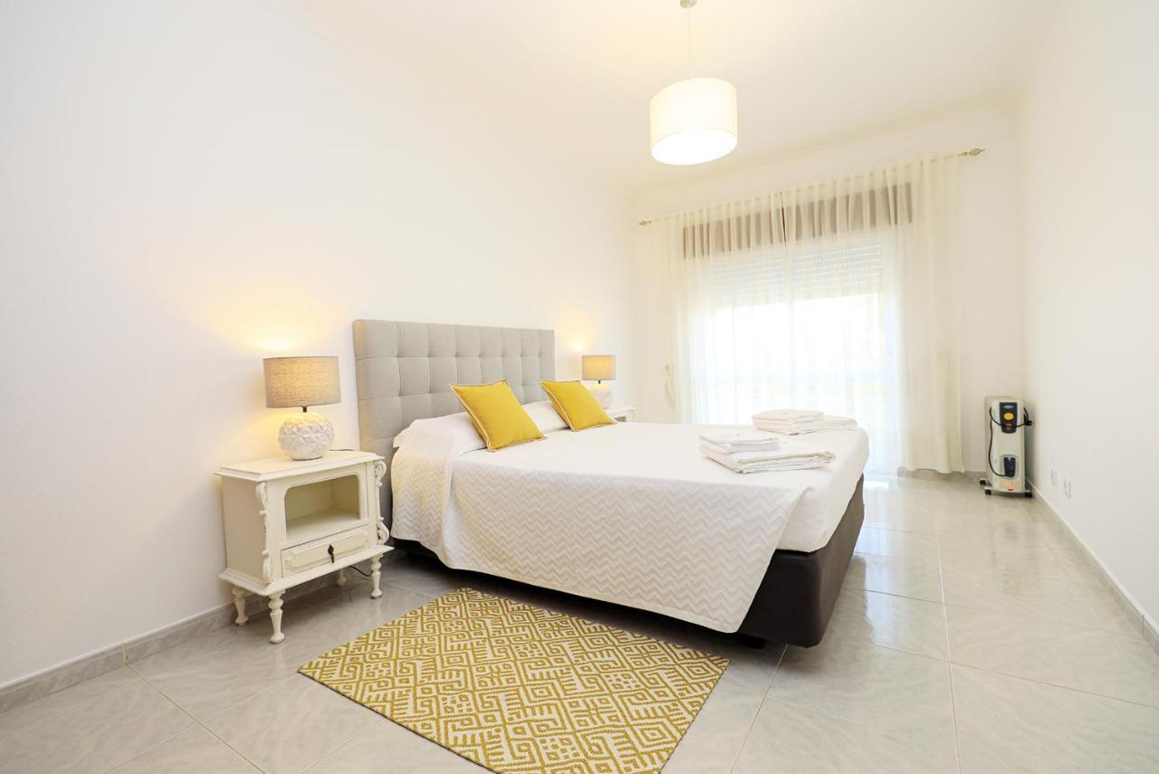 C23 - Parkway Entrance Apartment In Лагос Екстериор снимка